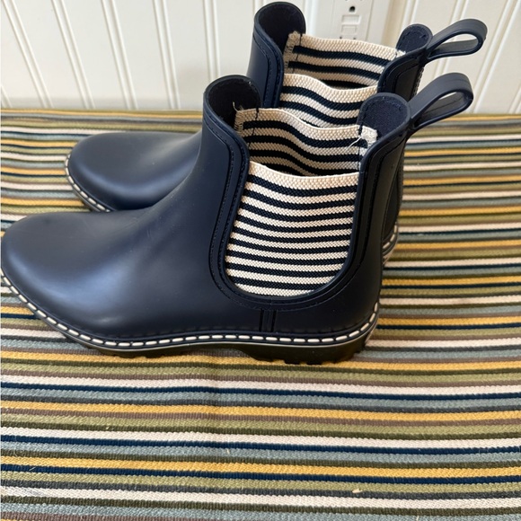 Stylish Navy Blue Ankle Rain boots - Picture 2 of 4